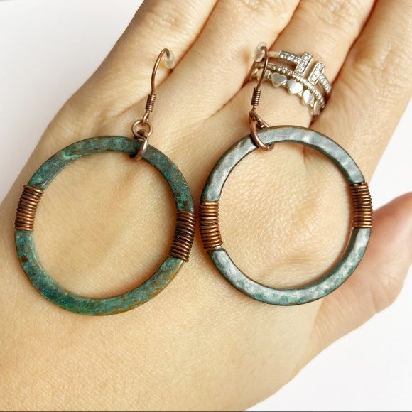 Copper patina boho circle drop earrings - Picture 5 of 5